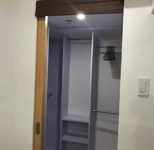 Loft Style Unit In Makati With Netflix Wifi
