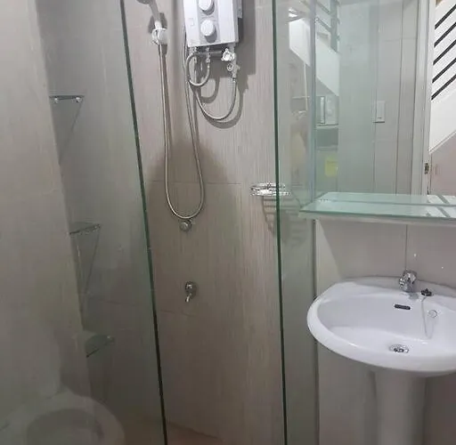 Loft Style Unit In Makati With Netflix Wifi Apartment *