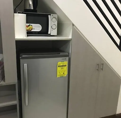 Apartment Loft Style Unit In Makati With Netflix Wifi *